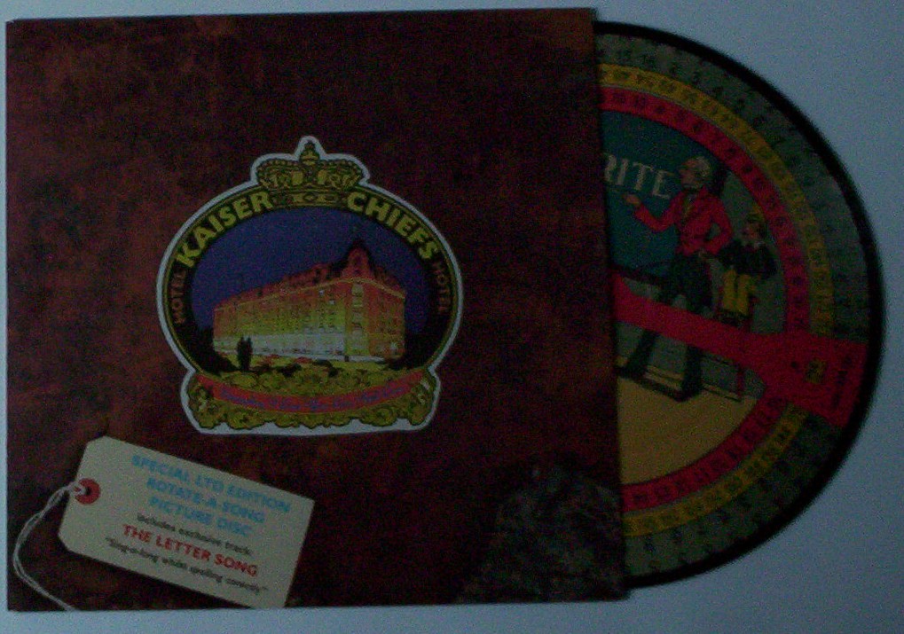 Kaiser Chiefs - Everyday I Love You Less And Less - B Side: The Letter Song